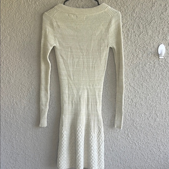 Moda International Ivory V-Neck Sweater - Picture 4 of 10